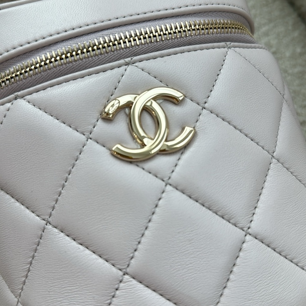 Authentic Lambskin Quilted Trendy Vanity Case small - Picture 4 of 12